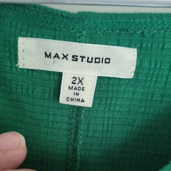 Max Studio Tied Cold Shoulder Textured Top Size 2X - Picture 5 of 8